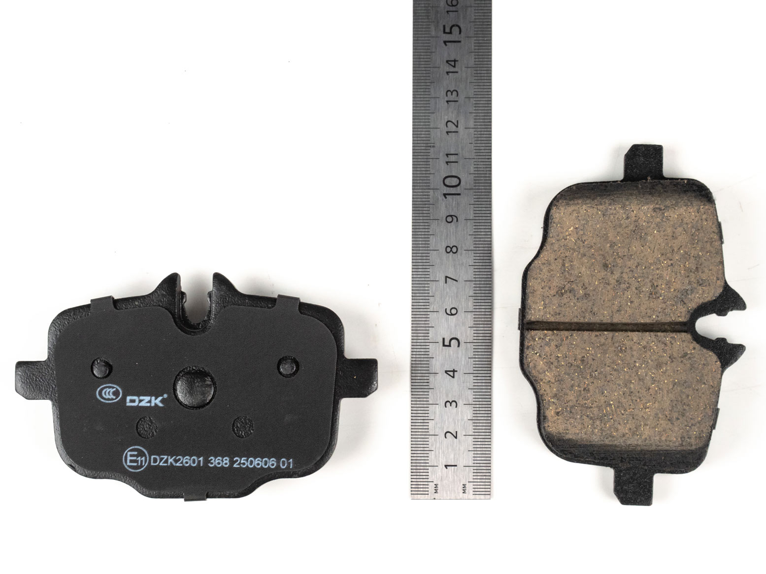 Задние тормозные колодки DZK для BMW 5 (G30/F90) 2017 - 2024